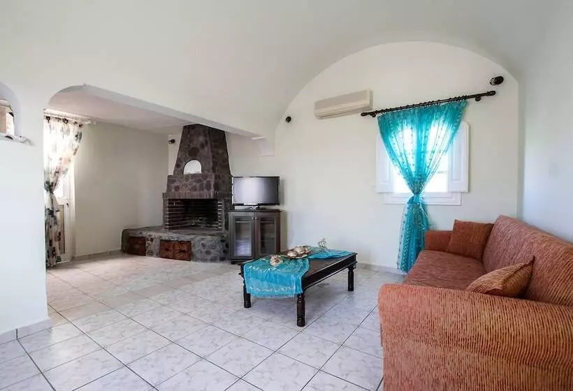 בית מלון כפרי Villa Iliovasilema Santorini