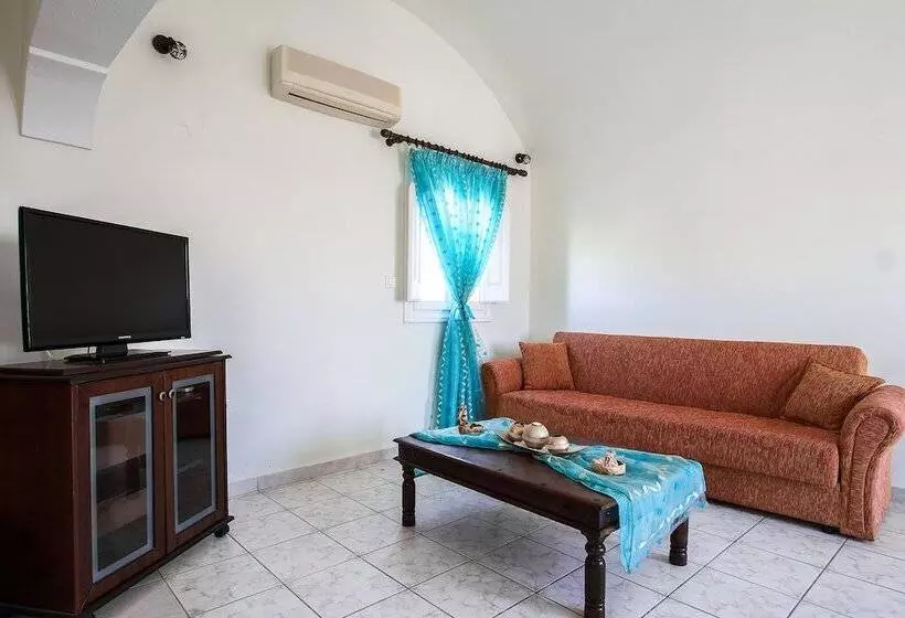 בית מלון כפרי Villa Iliovasilema Santorini