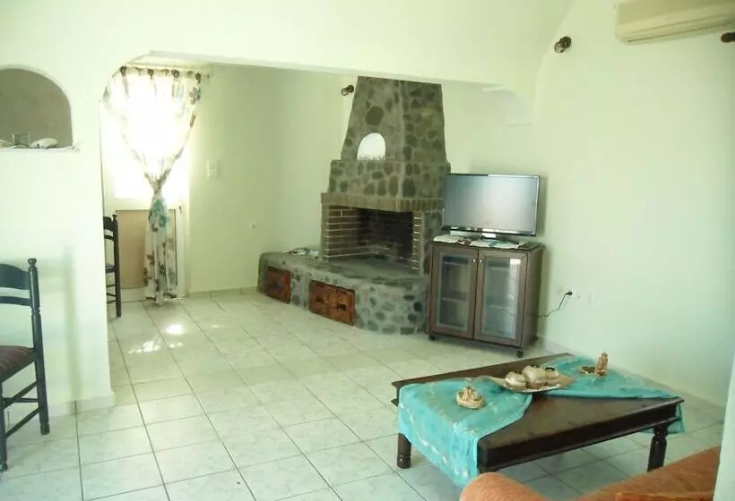 בית מלון כפרי Villa Iliovasilema Santorini