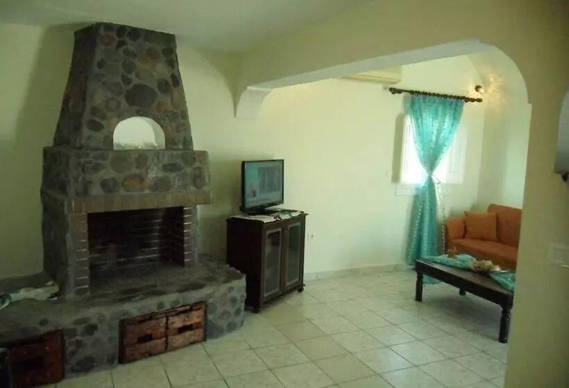 בית מלון כפרי Villa Iliovasilema Santorini