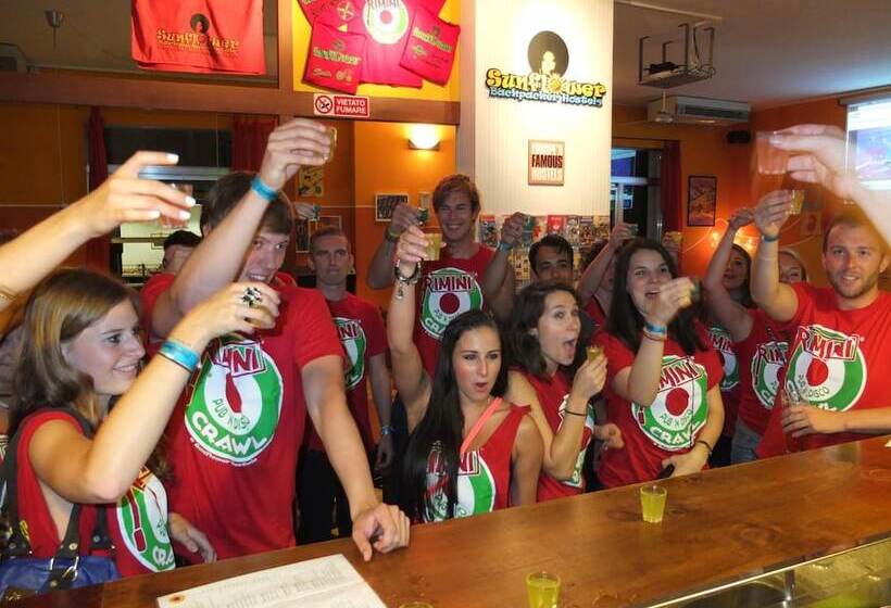 Sunflower Beach Backpacker Hostel & Bar