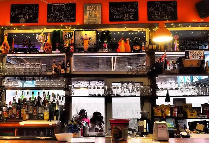 Sunflower Beach Backpacker Hostel & Bar