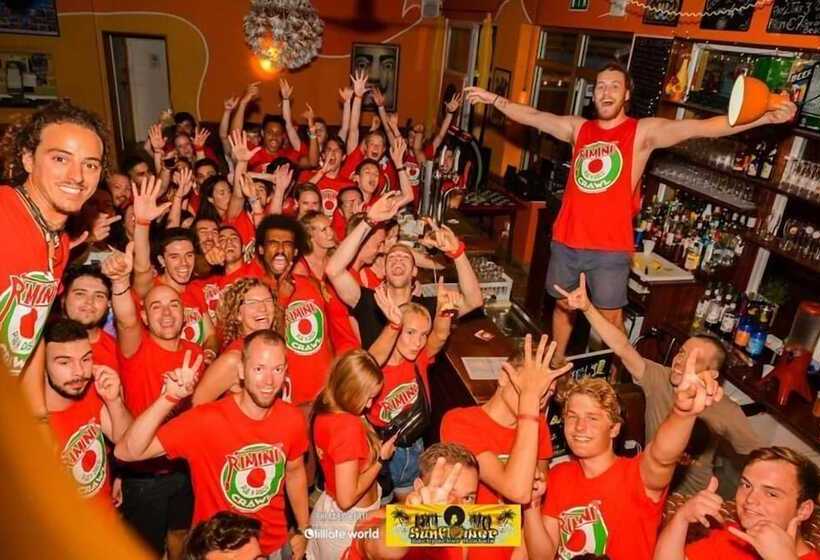 Sunflower Beach Backpacker Hostel & Bar