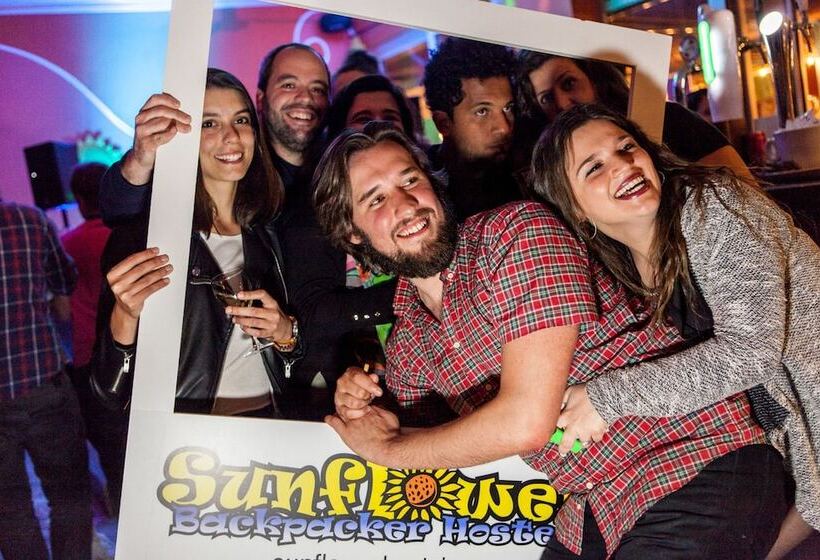 Sunflower Beach Backpacker Hostel & Bar