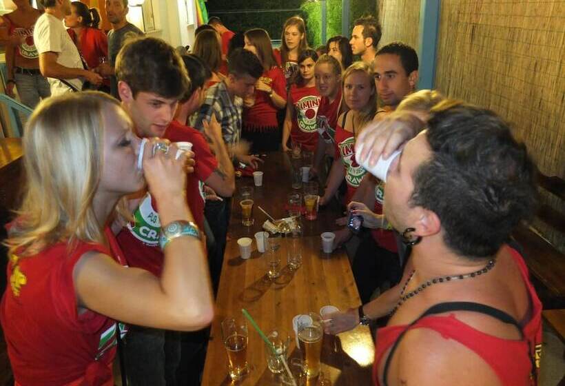 Sunflower Beach Backpacker Hostel & Bar