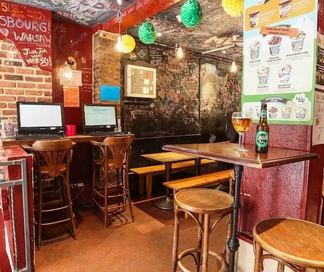 Young And Happy Latin Quarter By Hiphophostels