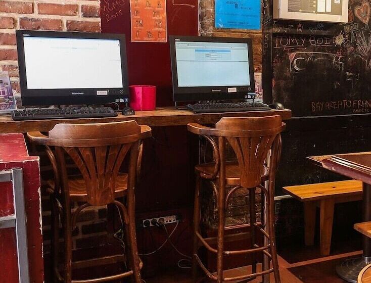 Young And Happy Latin Quarter By Hiphophostels