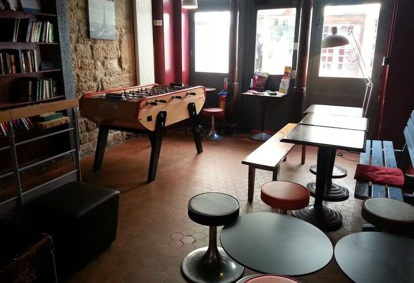 Young And Happy Latin Quarter By Hiphophostels