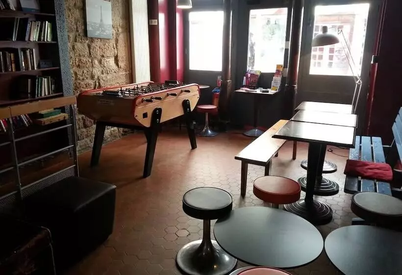 Young And Happy Latin Quarter By Hiphophostels