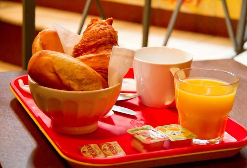 Young And Happy Latin Quarter By Hiphophostels