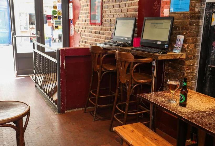 Young And Happy Latin Quarter By Hiphophostels