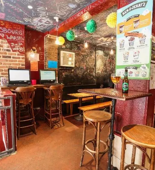 Young And Happy Latin Quarter By Hiphophostels