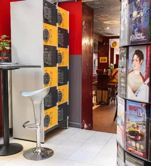 Young And Happy Latin Quarter By Hiphophostels