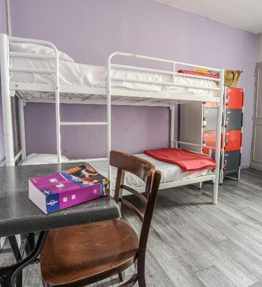 Young And Happy Latin Quarter By Hiphophostels