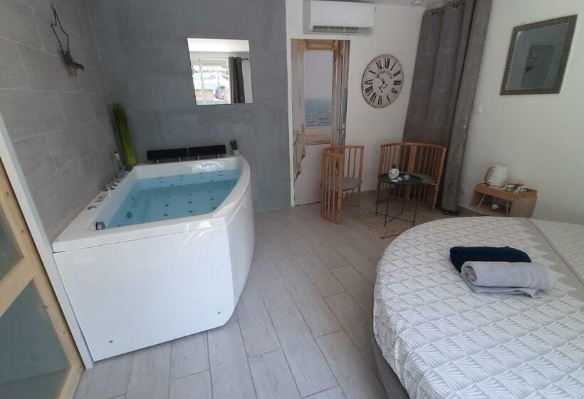 مبيت وإفطار Allegria Nimes Chambre Deluxe Spa