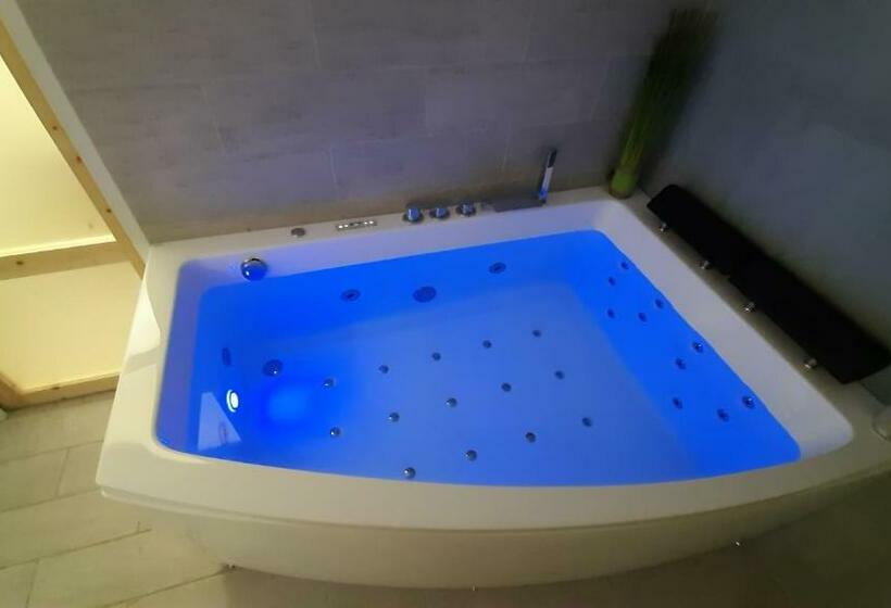 مبيت وإفطار Allegria Nimes Chambre Deluxe Spa