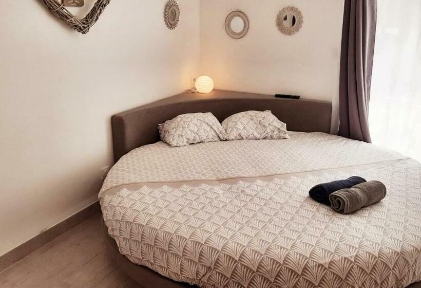 مبيت وإفطار Allegria Nimes Chambre Deluxe Spa