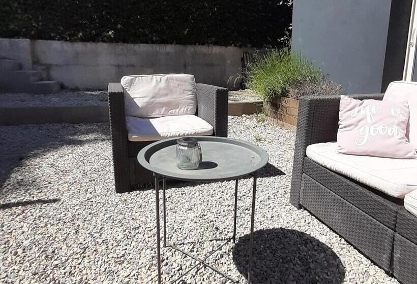 مبيت وإفطار Allegria Nimes Chambre Deluxe Spa