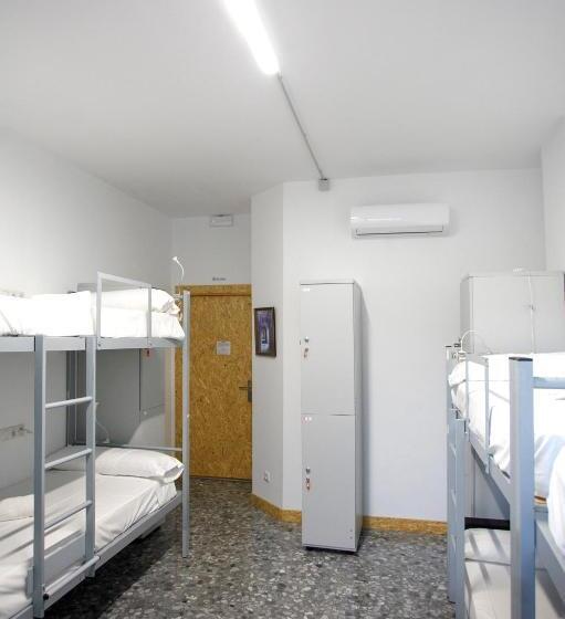 Italica Hostel