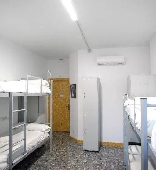 Italica Hostel