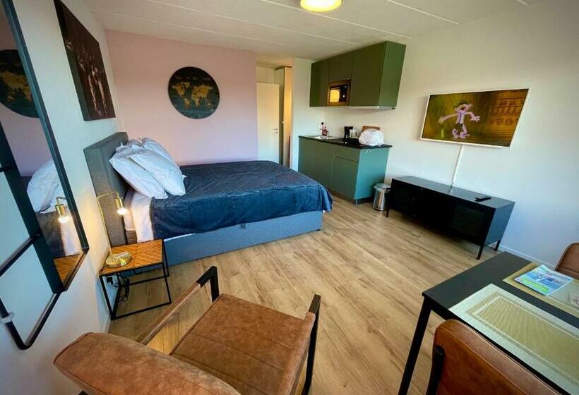 فندق على الطريق Flamingo Studio S