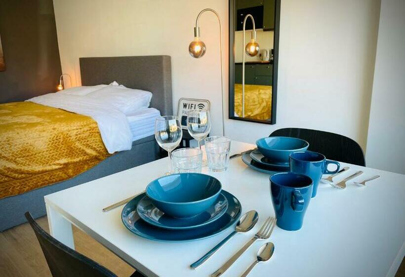 فندق على الطريق Flamingo Studio S