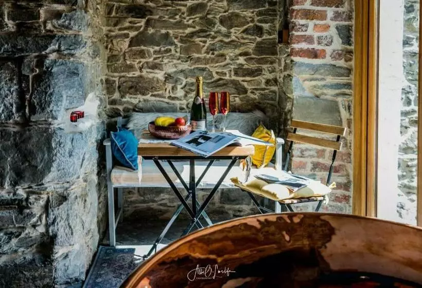 پانسیون The Gallery At Bull Cottages