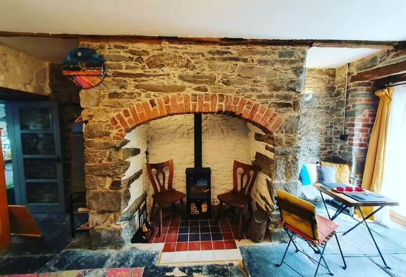 پانسیون The Gallery At Bull Cottages