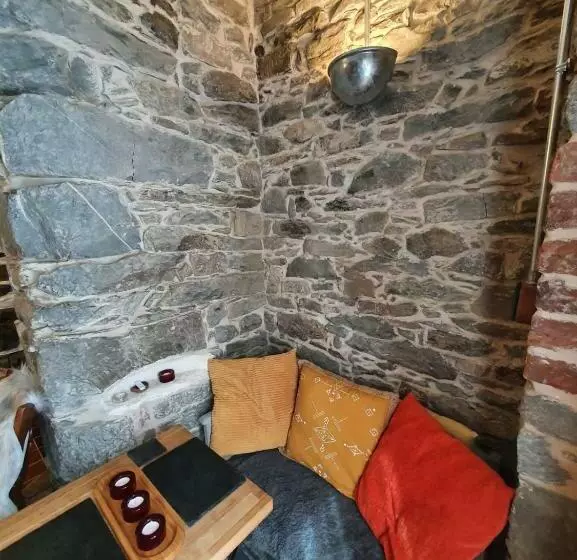 پانسیون The Gallery At Bull Cottages