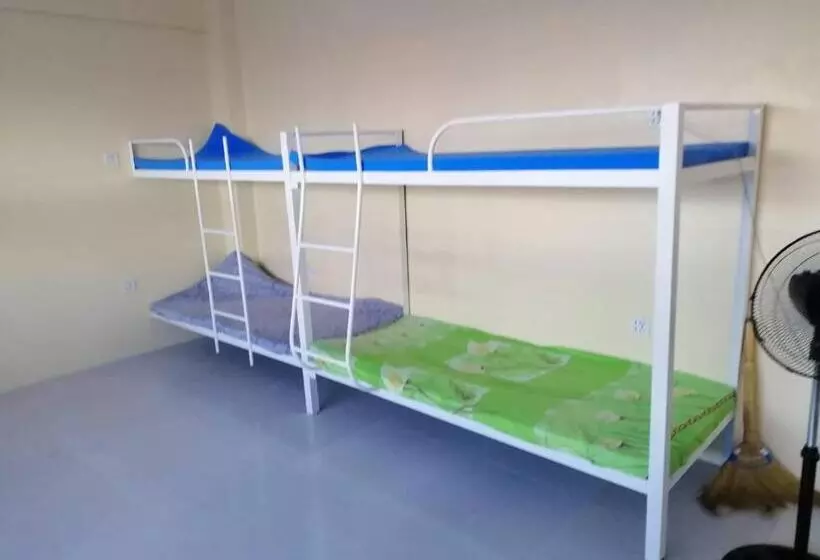 ユースホステル La Riesa Dorm