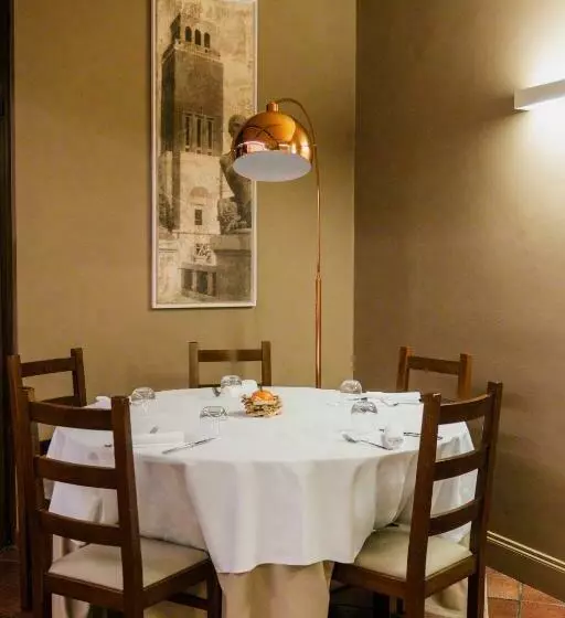 تختخواب و صبحانه La Taverna Antica Rooms