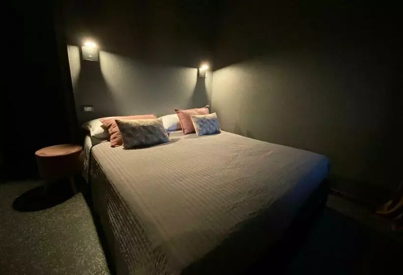 تختخواب و صبحانه La Taverna Antica Rooms