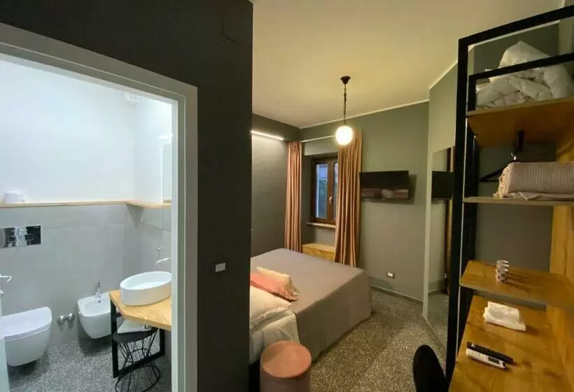 تختخواب و صبحانه La Taverna Antica Rooms