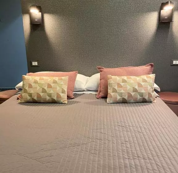 تختخواب و صبحانه La Taverna Antica Rooms