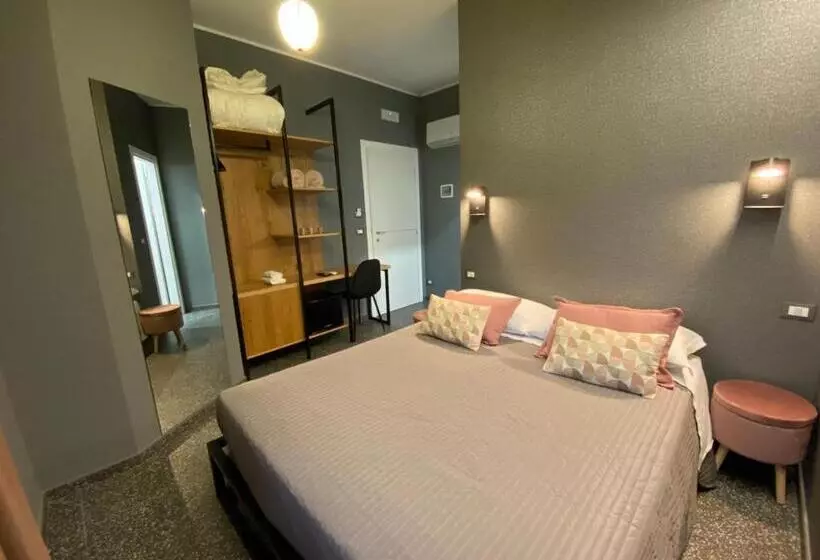 تختخواب و صبحانه La Taverna Antica Rooms