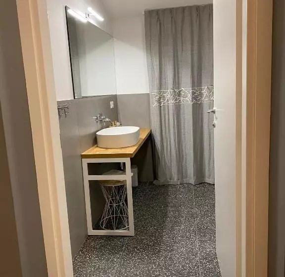 تختخواب و صبحانه La Taverna Antica Rooms