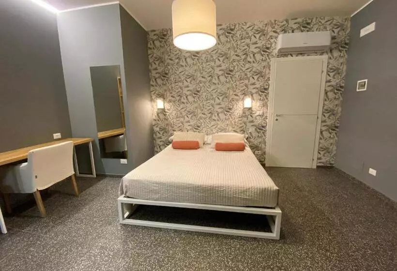 تختخواب و صبحانه La Taverna Antica Rooms