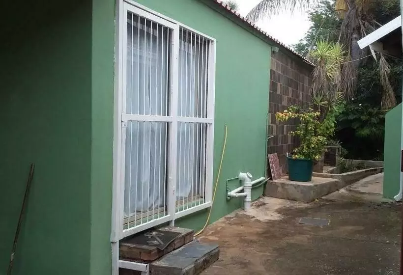 Majatalo Sugarbush & Burgundy