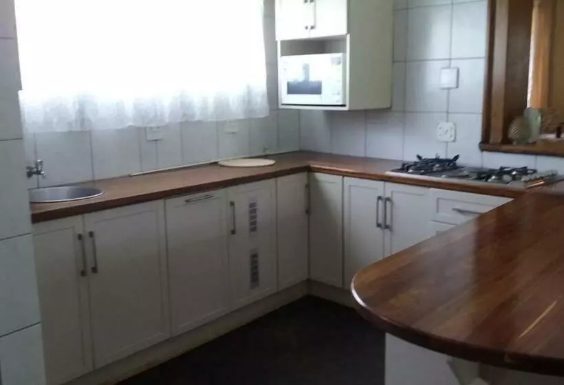 Majatalo Sugarbush & Burgundy