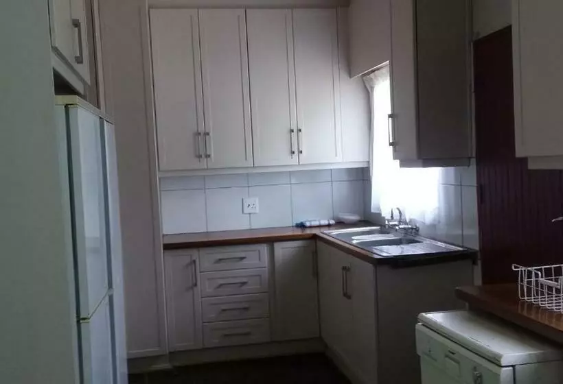 Majatalo Sugarbush & Burgundy