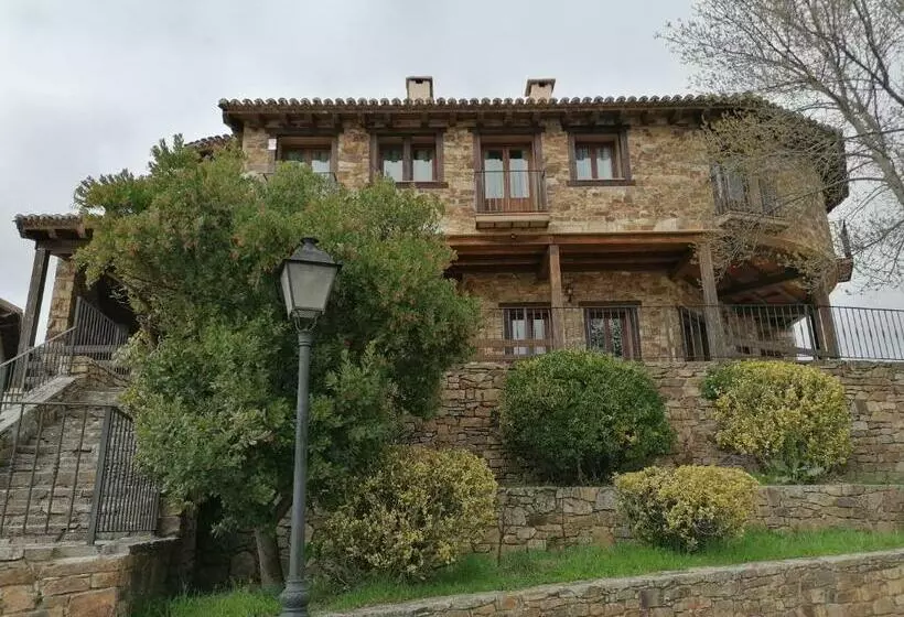 Retkeilymaja La Posada De Horcajuelo