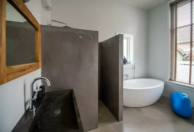 ベッドアンドブレックファースト De Grift