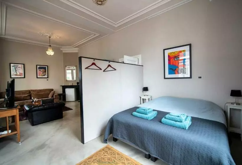 ベッドアンドブレックファースト De Grift