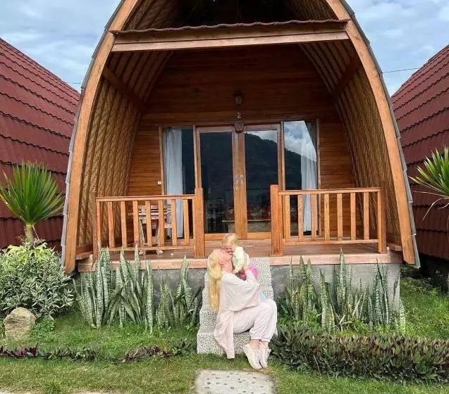 تختخواب و صبحانه Griya Tambek Villa