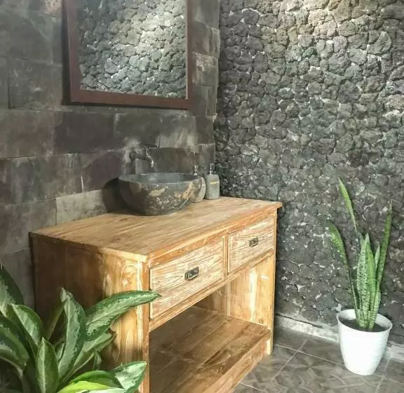 تختخواب و صبحانه Griya Tambek Villa