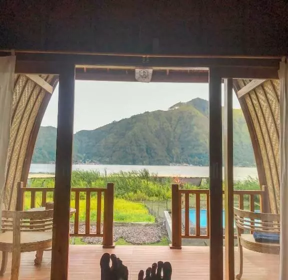 تختخواب و صبحانه Griya Tambek Villa