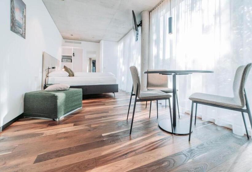 Blackhome Innsbruck City South I Contactless Check In