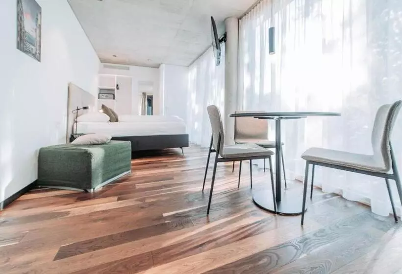 Blackhome Innsbruck City South I Contactless Check In