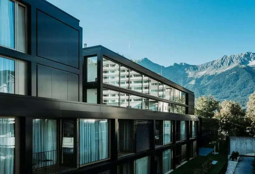 Blackhome Innsbruck City South I Contactless Check In