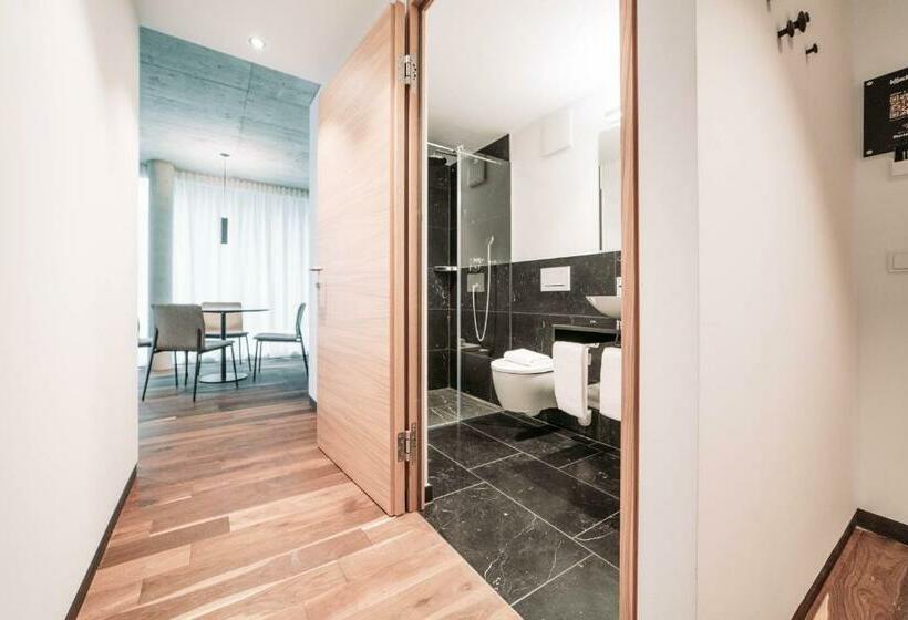 Blackhome Innsbruck City South I Contactless Check In